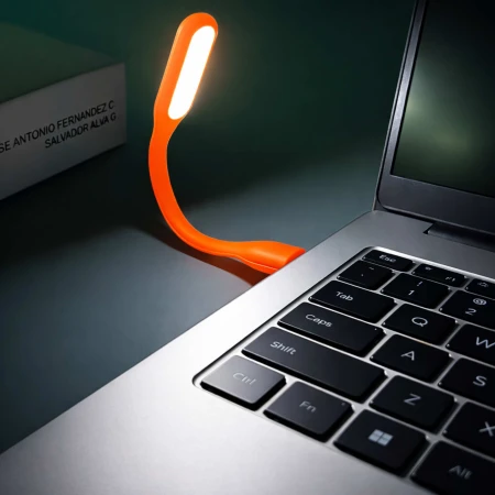 LAMPKA SILIKONOWA USB DO LAPTOPA LED MOCNA 5 KOLORÓW10.jpg