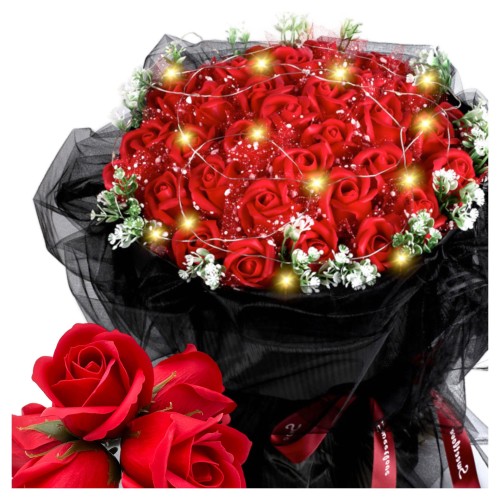 Przejdź do produktu Bukiet czerwonych róż z płatków mydlanych z led czarny tiulem na prezent 33 róże dzień kobiet prezent dla niej 