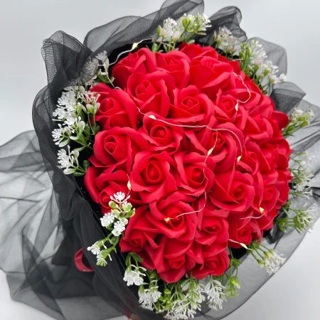 Bukiet roz czerwono czarny z tiulem Okazeo 9.jpeg