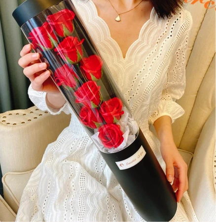 FLOWER BOX Róże mydlane czerwone z LED w tubie4.jpeg