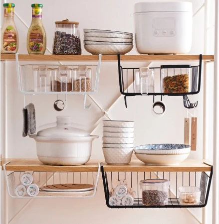 Kosz metalowy podblatowy z haczykami czarny12.jpeg